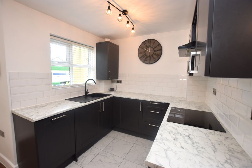 Property photo 2 of 7 Kitchen