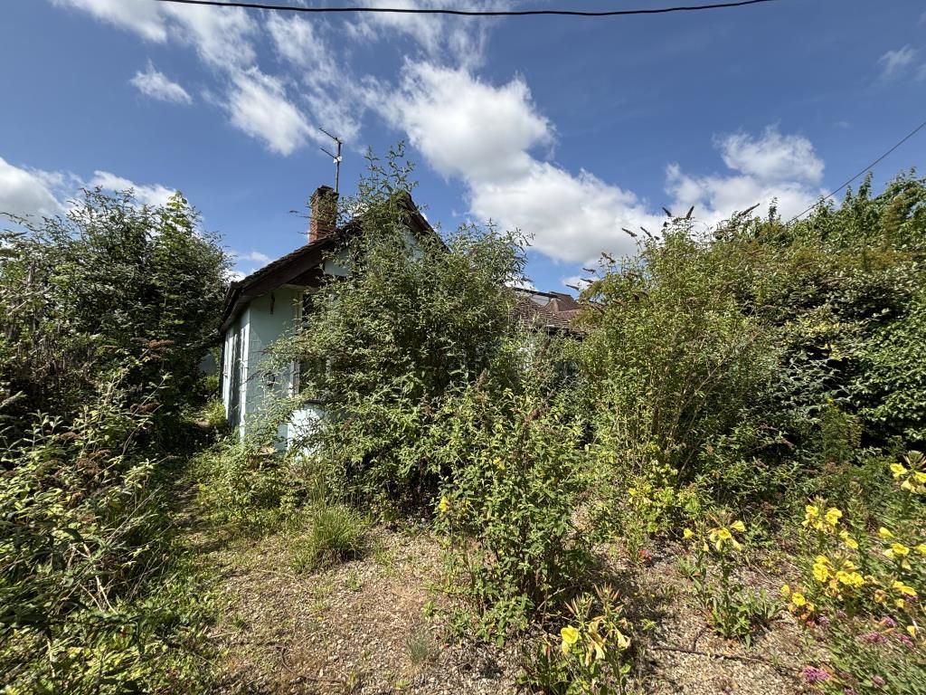 Property photo 3 of 21 Front