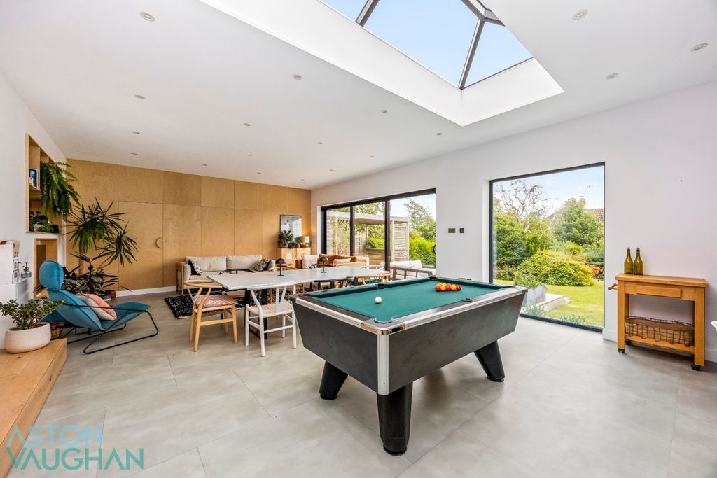 Property photo 2 of 18 4840921