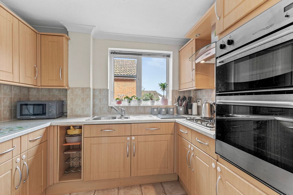 Property photo 3 of 12