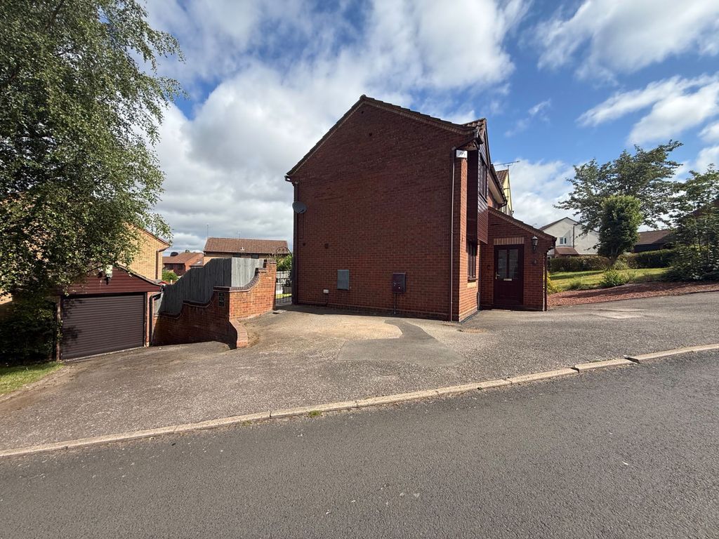Property photo 2 of 25
