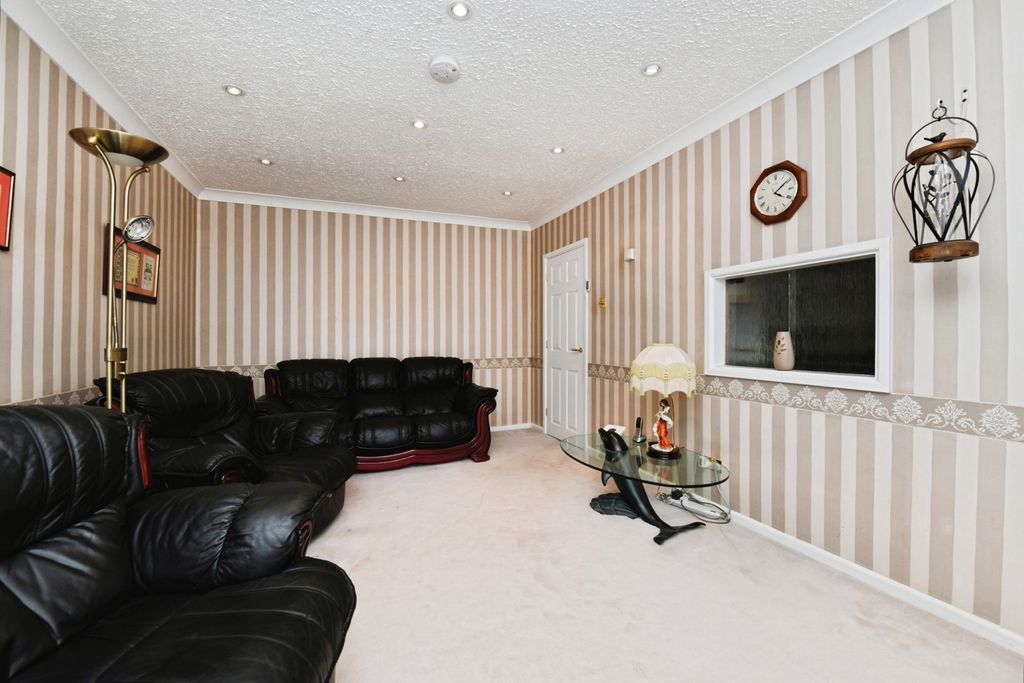 Property photo 3 of 15 Internal