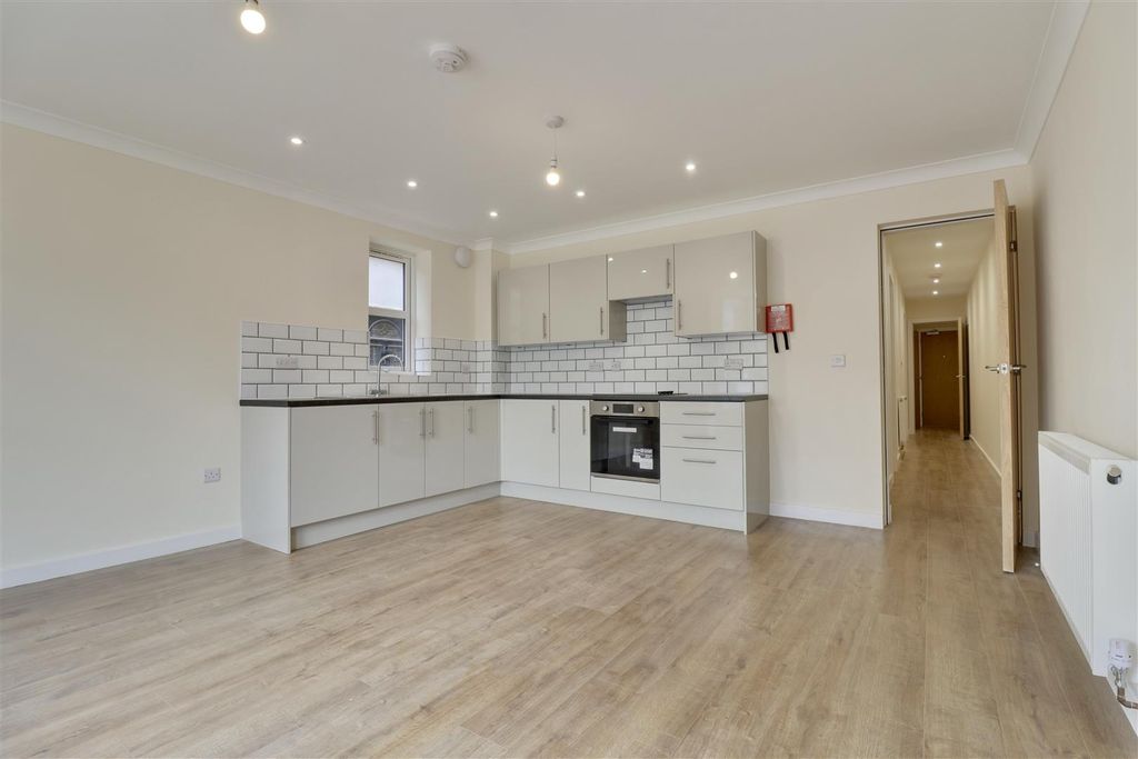 Property photo 3 of 12 Acc1Caa4-298A-40F9-9E7B-36F93A66A888_1_201_A.Jpeg