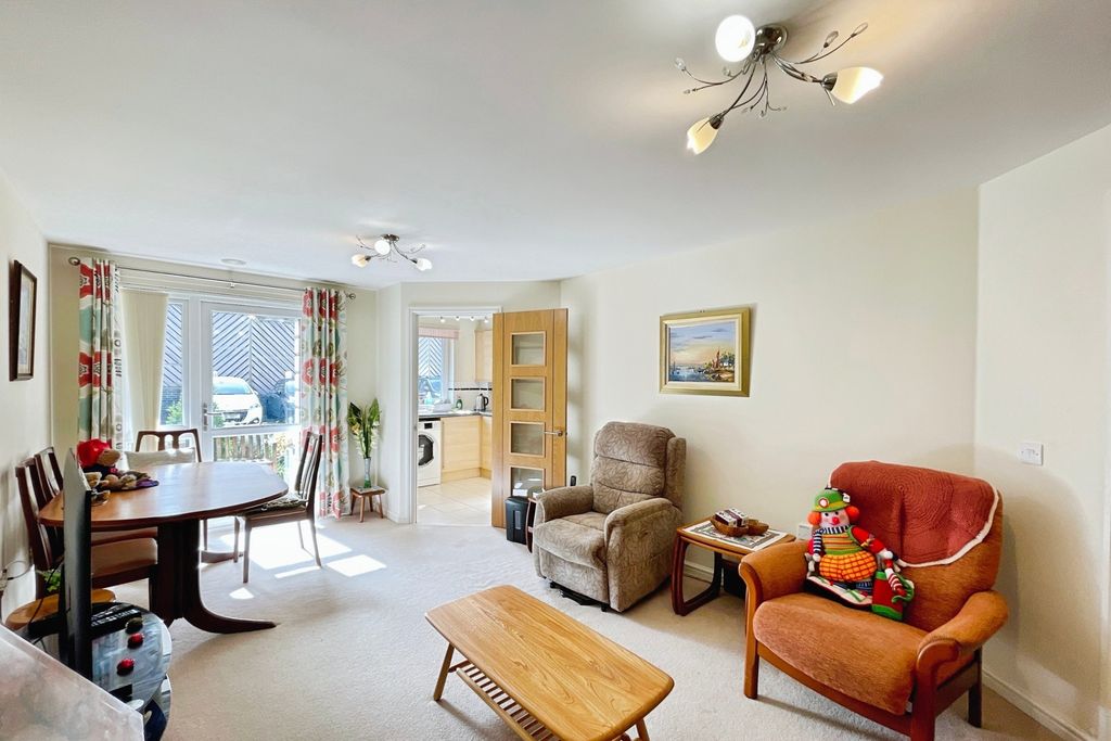 Property photo 2 of 20 Lounge/Dining Room