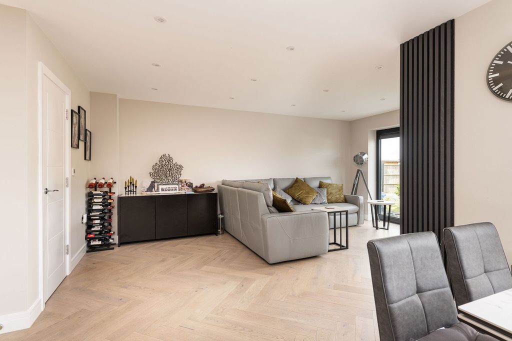 Property photo 2 of 38