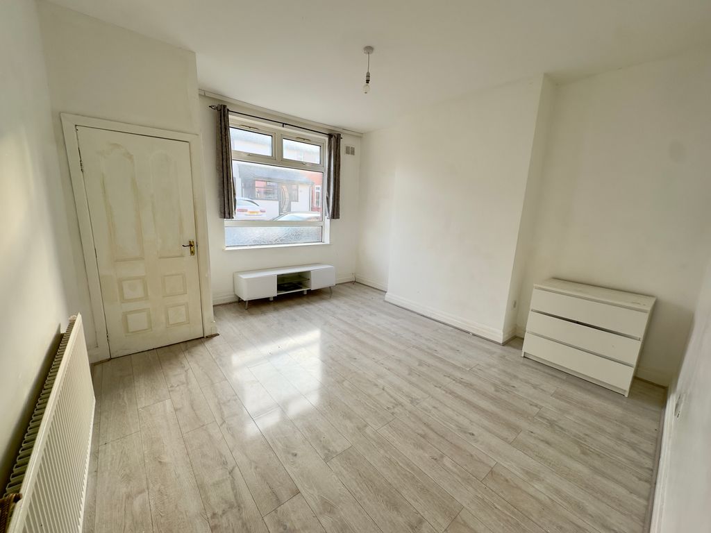 Property photo 2 of 12 Lounge