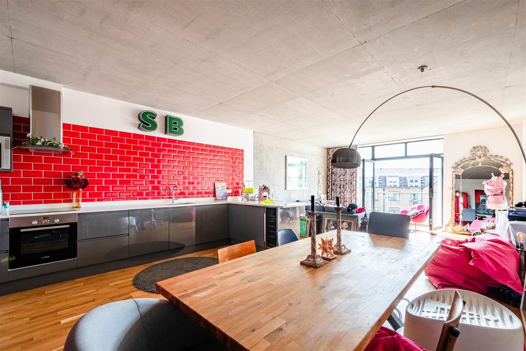 Property photo 2 of 11 2