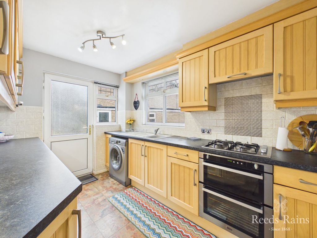 Property photo 2 of 27 Kitchen
