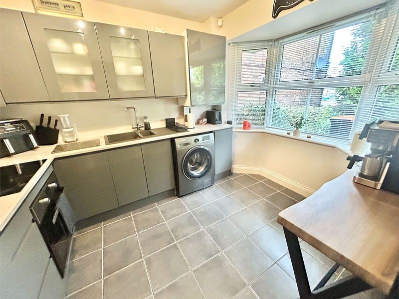 Property photo 2 of 10 Kitchen