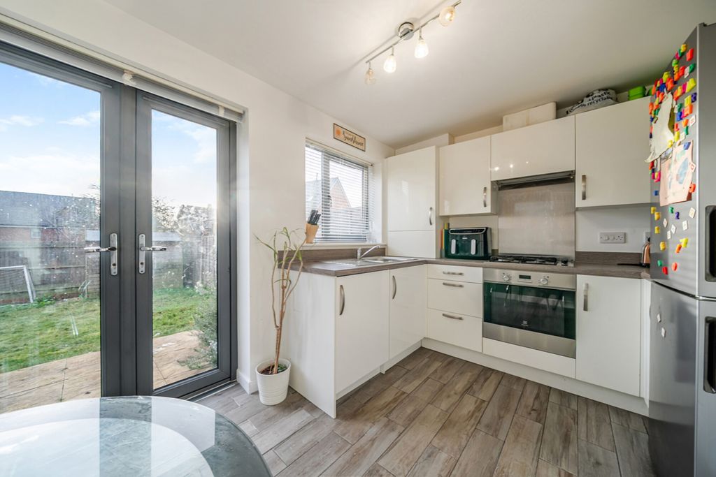 Property photo 3 of 23 Kitchen