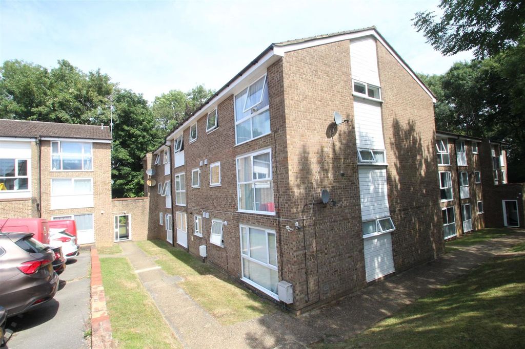 Property photo 1 of 7 External