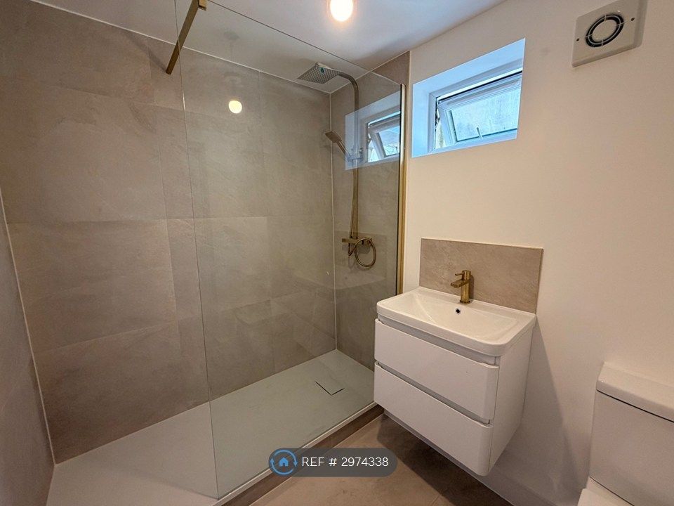 Property photo 3 of 11 Bathroom