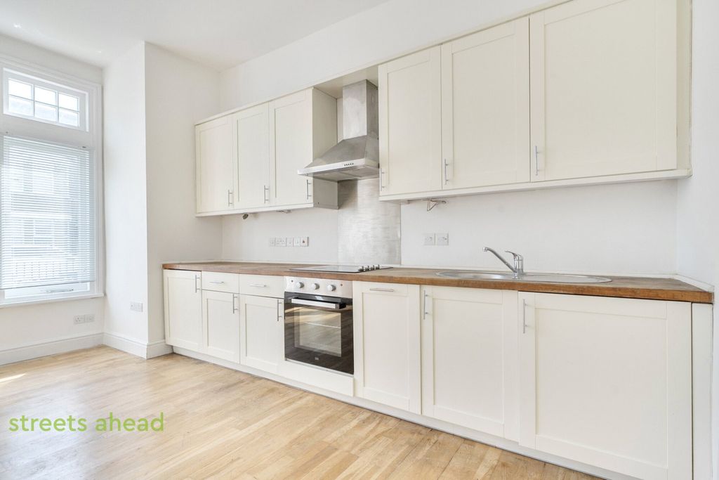 Property photo 3 of 13 29d2Bd57-4c2A-4Fc...
