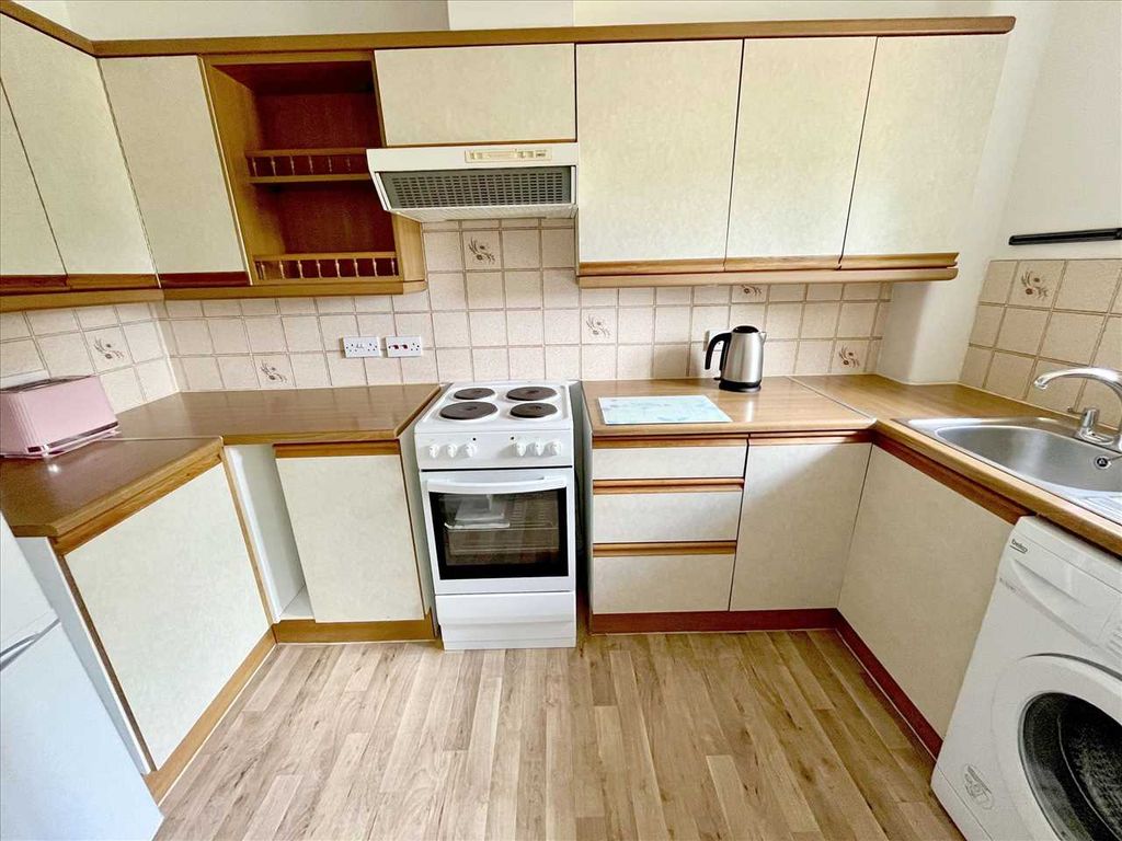 Property photo 3 of 7 Kitchen