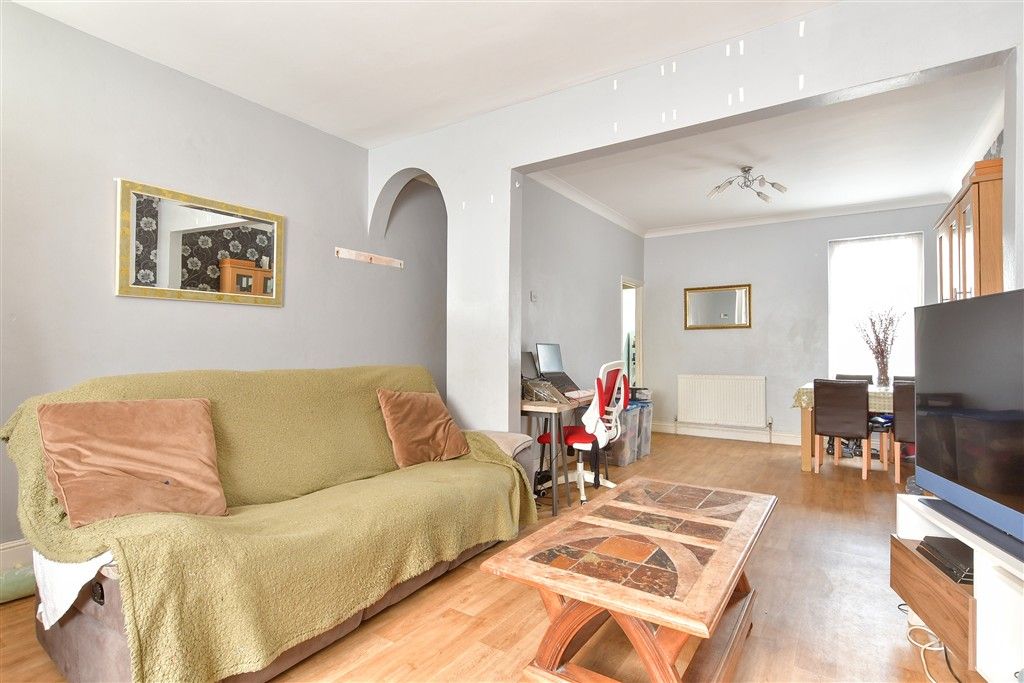 Property photo 3 of 9 Lounge