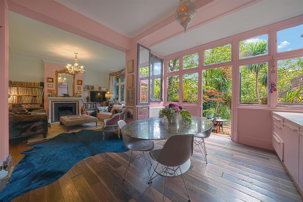 Property photo 1 of 17 Period Features With High Ceilings In Reception