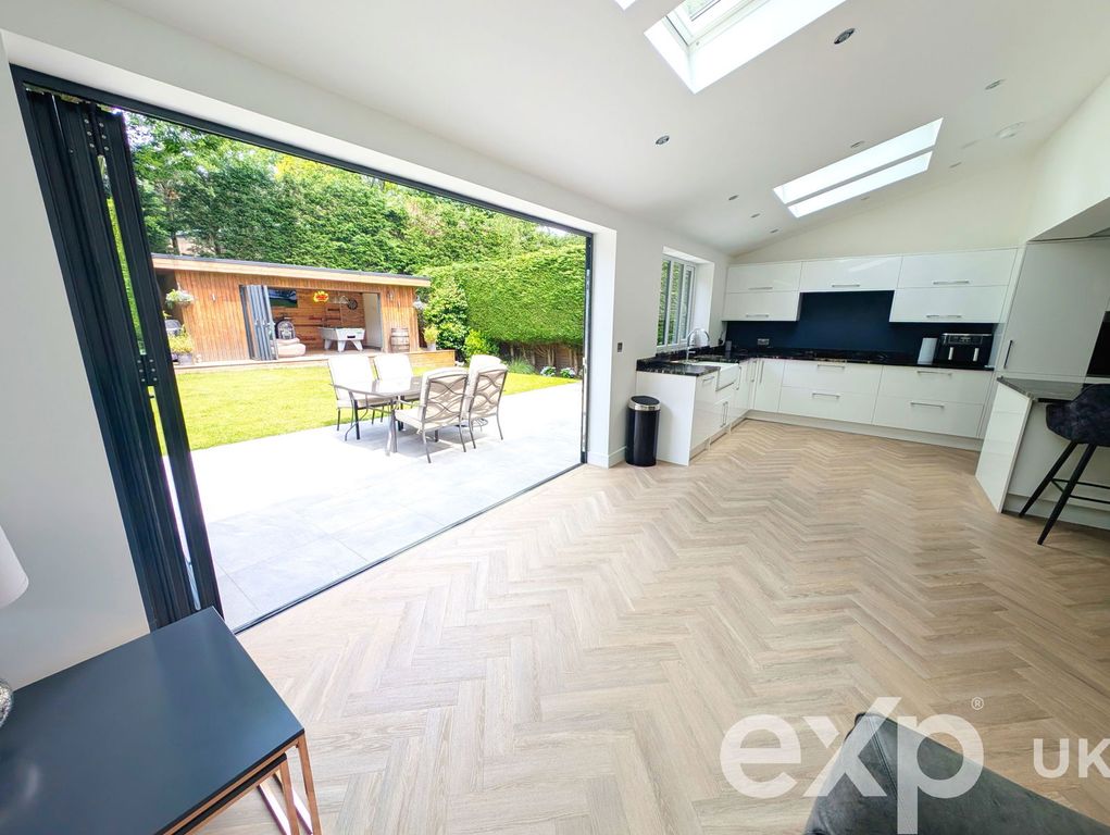 Property photo 1 of 32