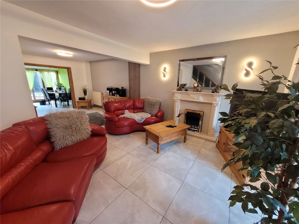 Property photo 2 of 28 Picture No. 15