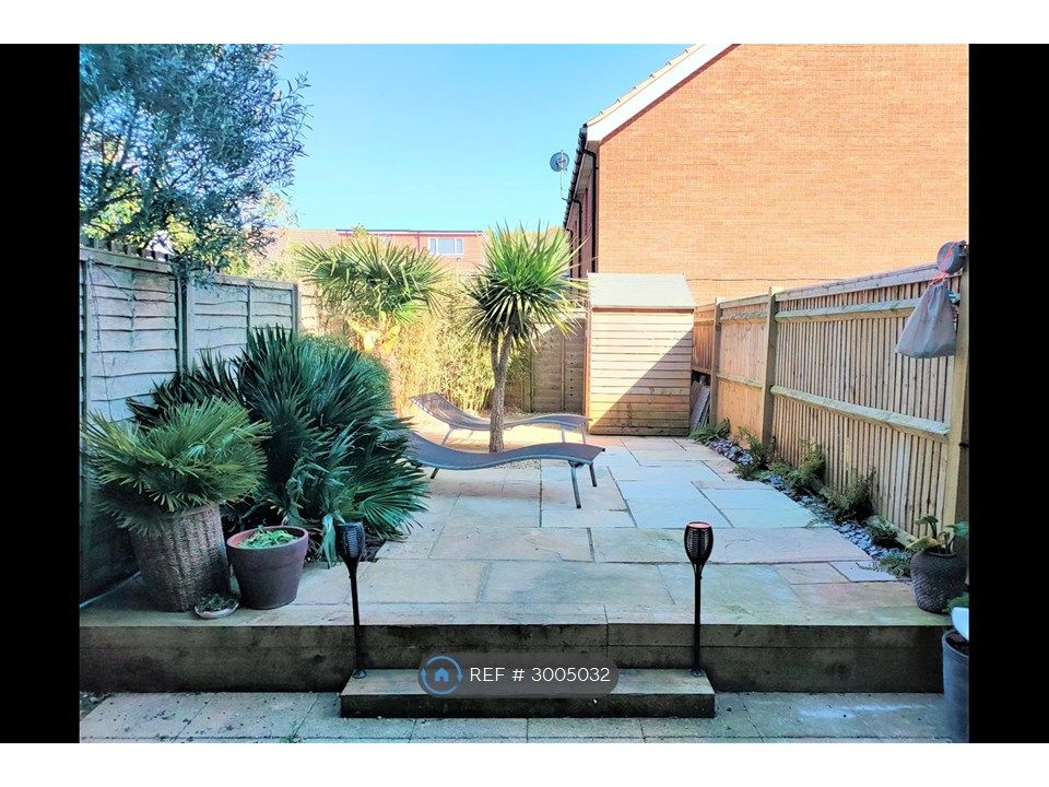 Property photo 1 of 20 Back Garden With Shed