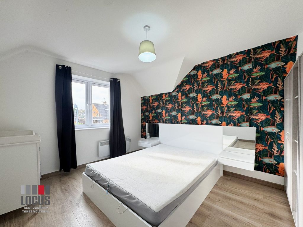 Property photo 3 of 6 Photo 6