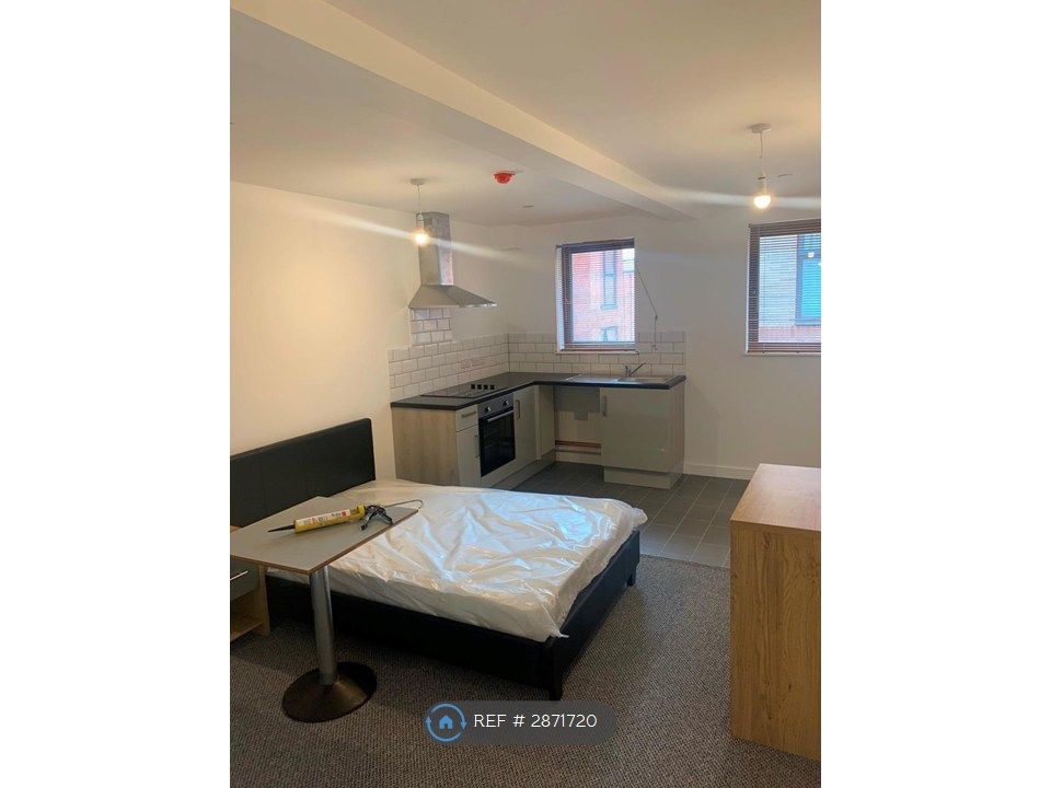 Property photo 1 of 6 Studio Flat Img 1