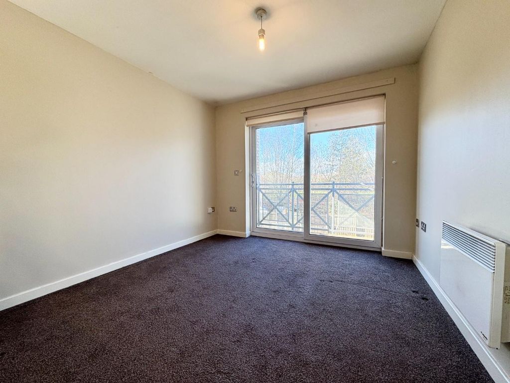 Property photo 3 of 8 Lounge