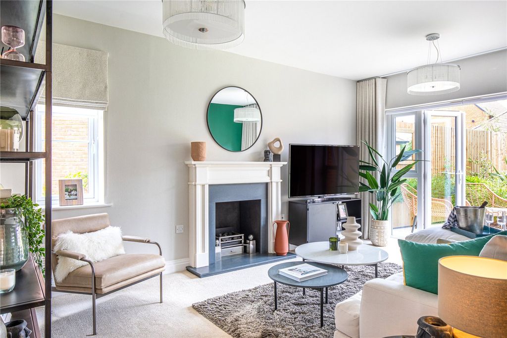 Property photo 3 of 11 Living Room