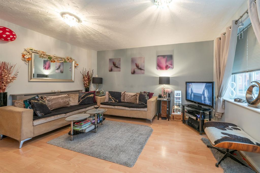 Property photo 3 of 14 47-Bencroft-Road-8372.Jpg