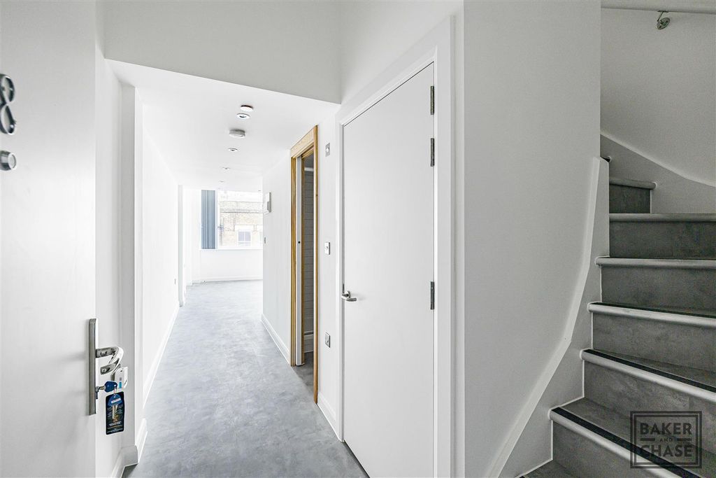 Property photo 3 of 8 Hallway