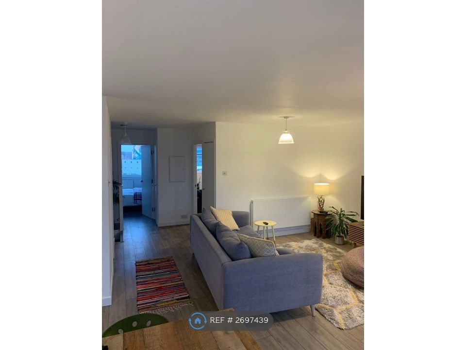 Property photo 2 of 9 Lounge Area