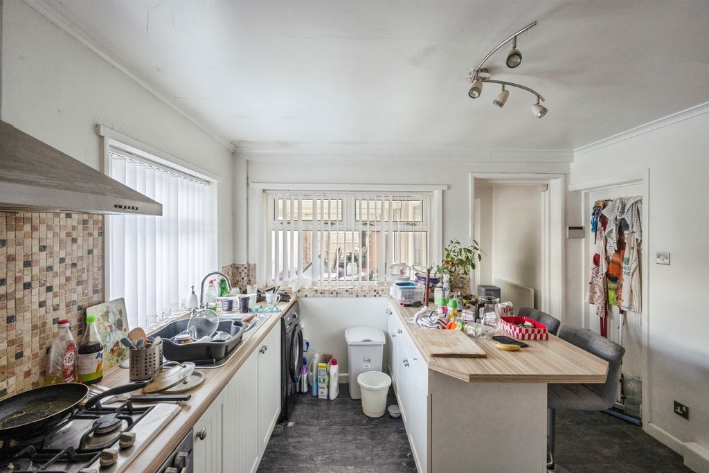 Property photo 2 of 16