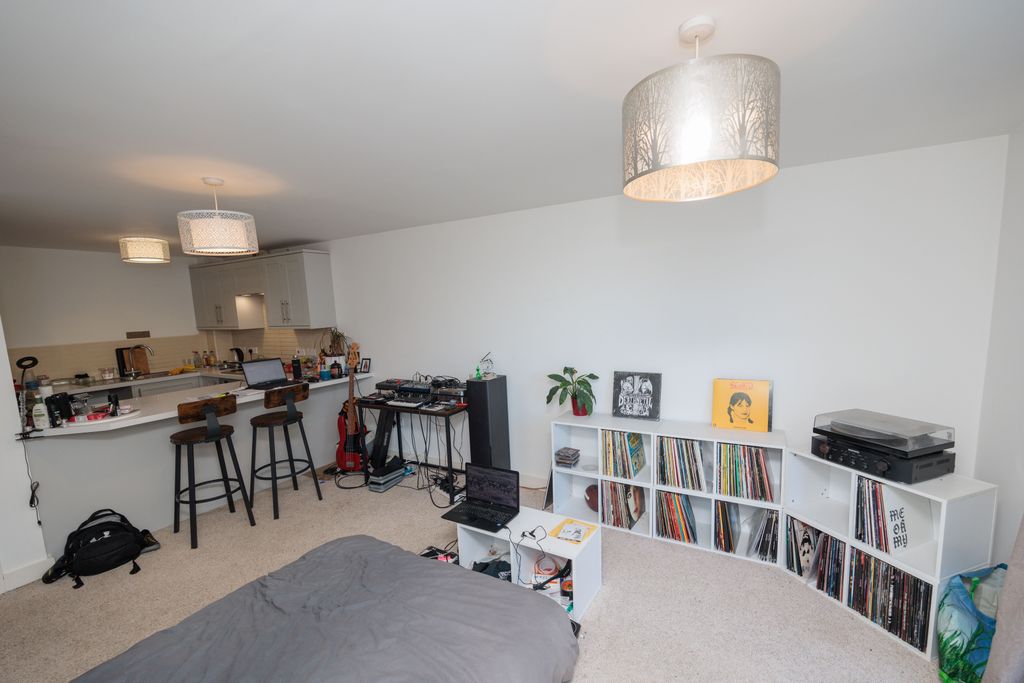 Property photo 3 of 27