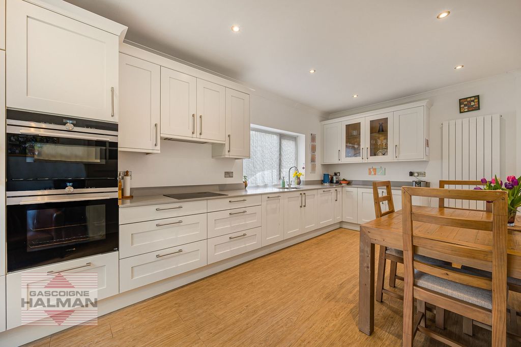 Property photo 3 of 39 Dining Kitchen
