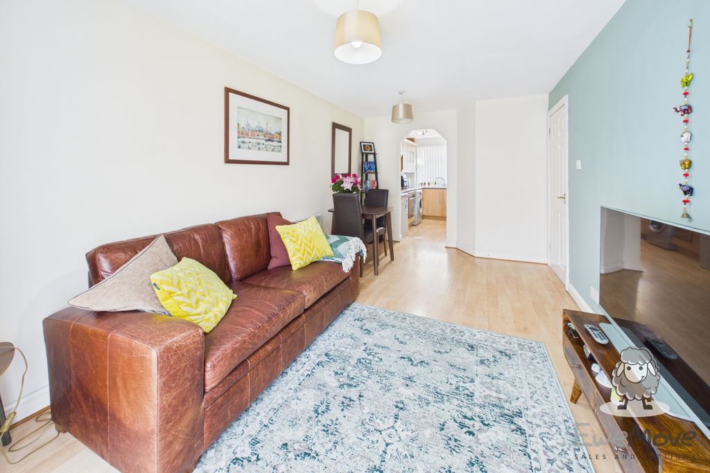 Property photo 2 of 11 6