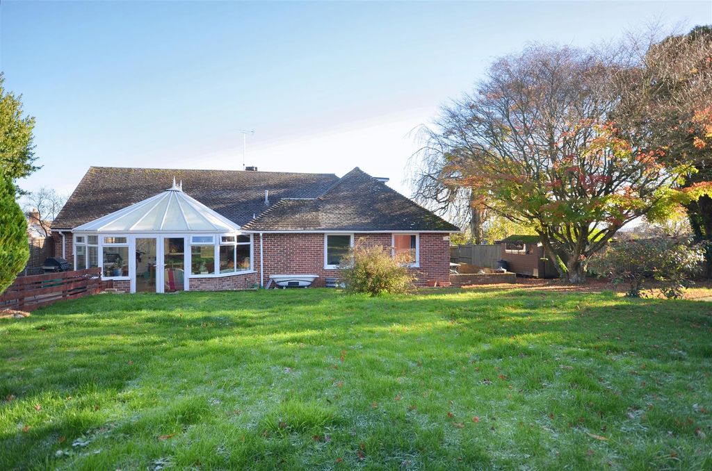 Property photo 3 of 12 Garden