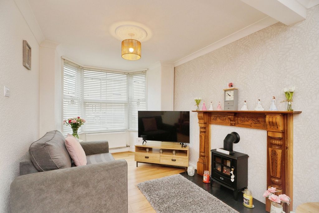 Property photo 2 of 26 Pbox-Img.Jpg