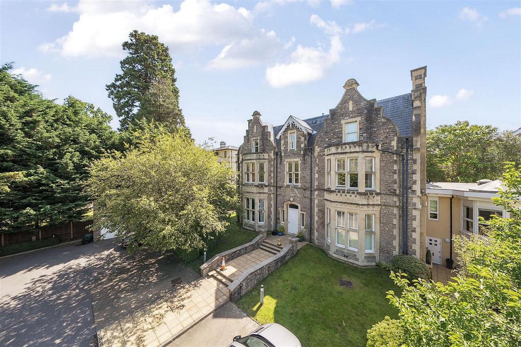 Property photo 1 of 16 17 Chattenden.Jpg