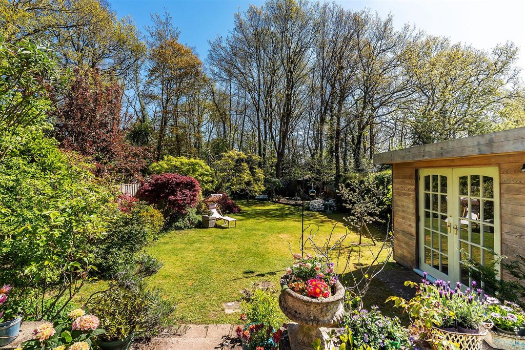 Property photo 2 of 32 57-Chestnut-Copse-1.Jpg