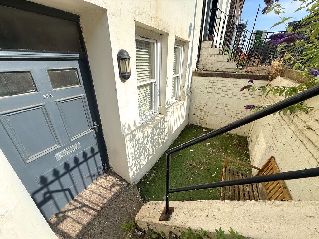 Property photo 1 of 6 Front External