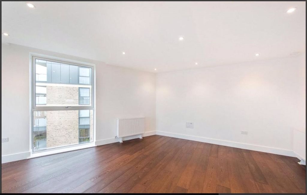 Property photo 3 of 16 Reception/Kitchen