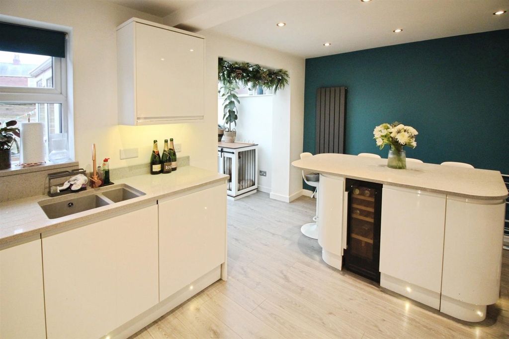 Property photo 3 of 15 Kitchen/Diner