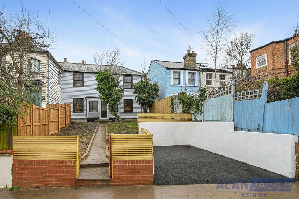 Property photo 2 of 37