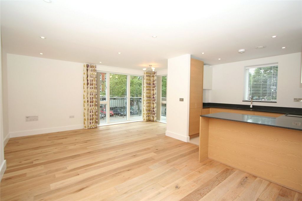 Property photo 3 of 8 Picture No. 10