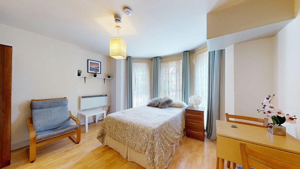 Property photo 1 of 9 Bedroom