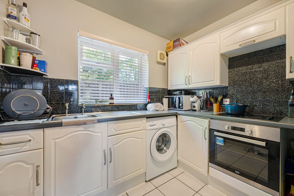 Property photo 3 of 14 Kitchen
