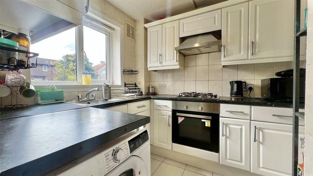 Property photo 2 of 6 Kitchen