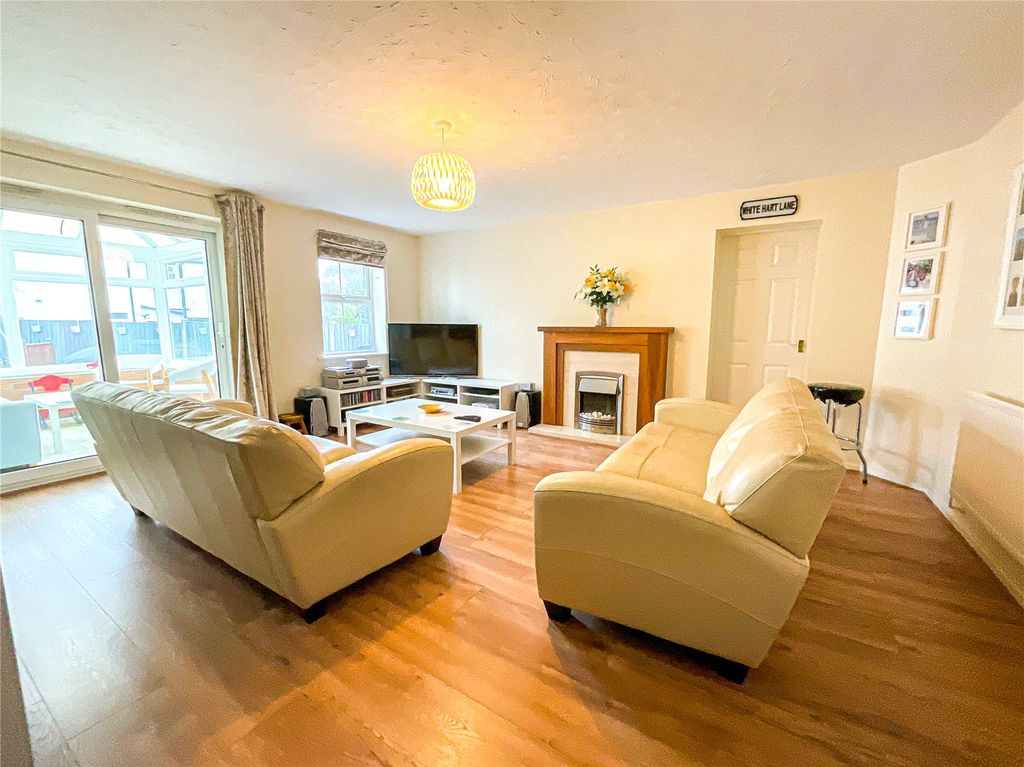 Property photo 3 of 27 Picture No. 11