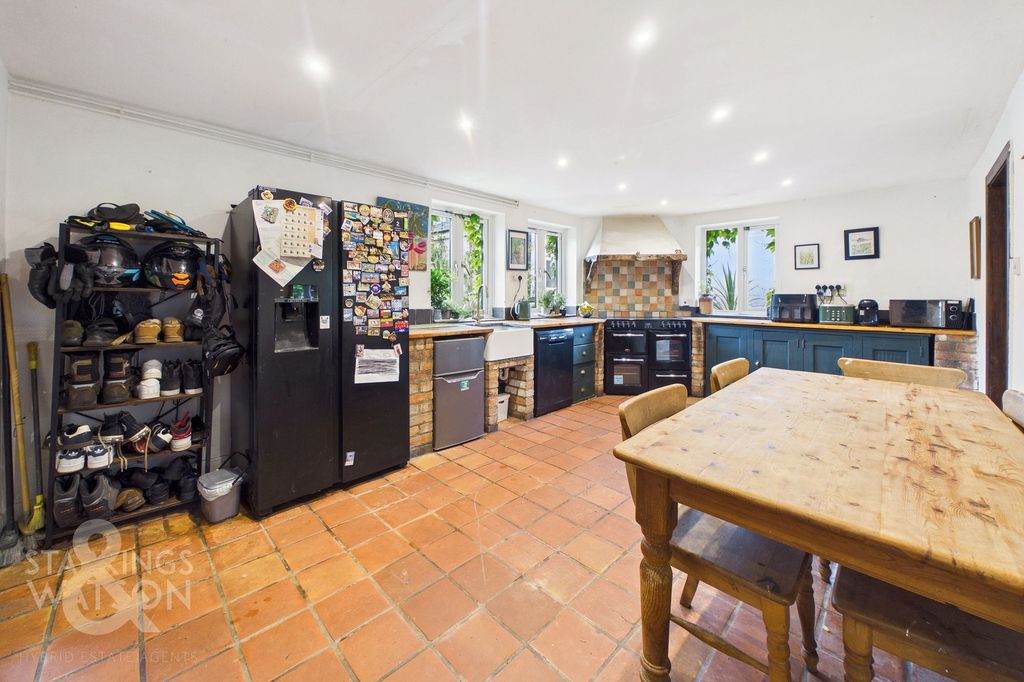 Property photo 3 of 23