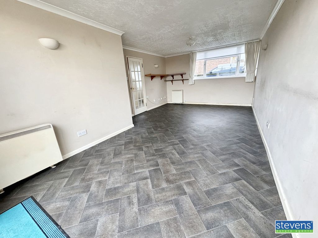 Property photo 2 of 16 Image00012