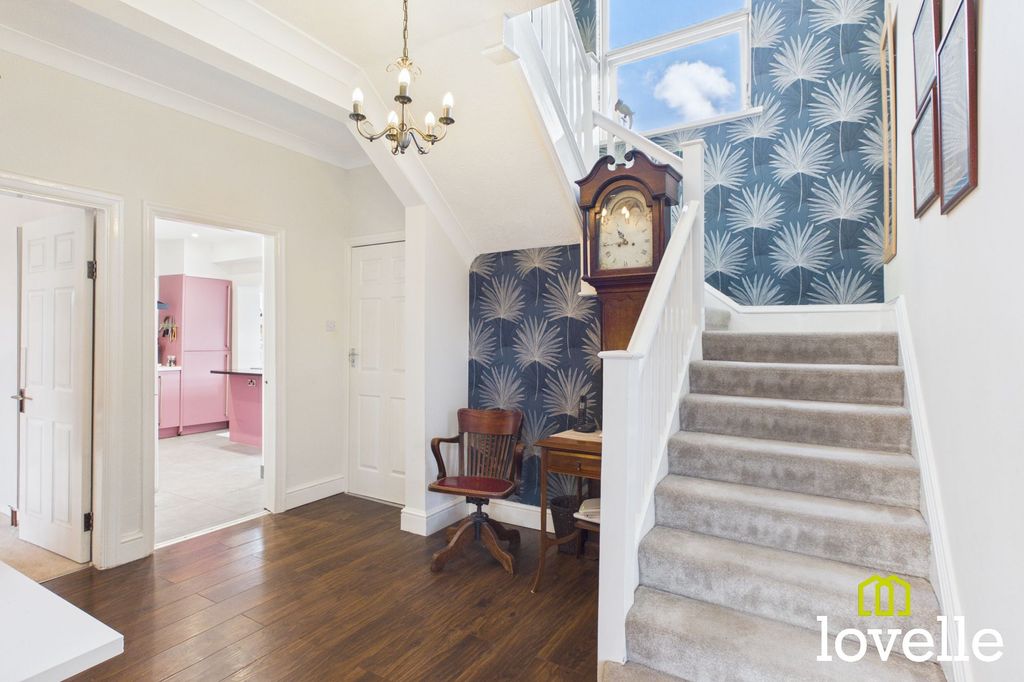 Property photo 2 of 39